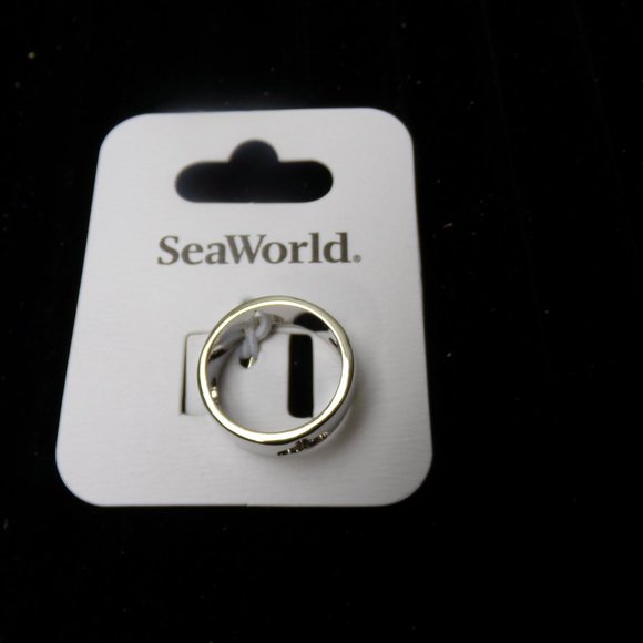 SeaWorld Whale Tail Band or ring size 7-8-9 - Picture 9 of 16